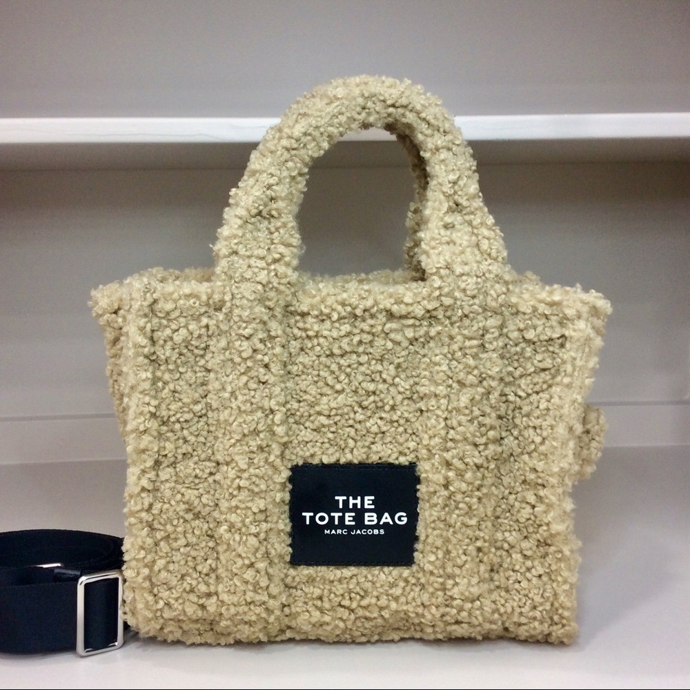 🍁 Marc Jacobs The Teddy Small Mini Tote Beige Sherpa Crossbody